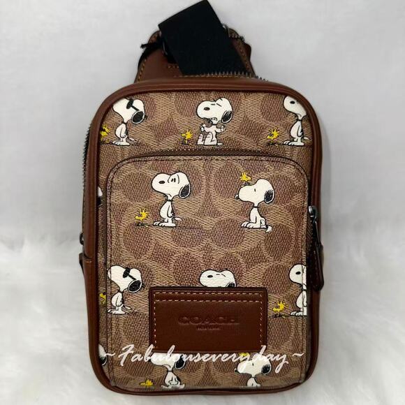 Coach X Peanuts Men's Racer Sling Pack In Sig Canvas W/ Snoopy Print CBK47 NWT - Picture 1 of 10